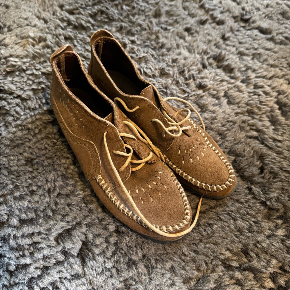 Minnetonka Tan Suede Women's Moccasins